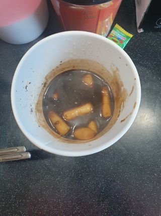 유비쿡 컵떡볶이 매운컵떡볶이2개/ 짜장컵떡볶이 2개  총 4개세트 — 5점을 준 리뷰어가 2021년 2월 올린 사용 사진