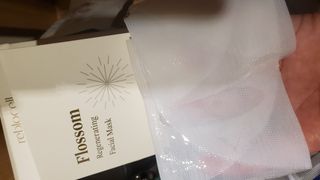 [리블로셀] 홈에스테틱 마스크팩 세트(글로썸 마스크 2매 + 플로썸 마스크 3매) — 5점을 준 리뷰어가 2022년 5월 올린 사용 사진
