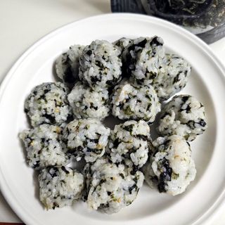 하나마이 [마마쿡] 전 청와대 천상현 셰프의 밑반찬  5종세트(소고기 장조림+연근조림+진미채+간장김자반+새우김자반) — 5점을 준 리뷰어가 2023년 4월 올린 사용 사진