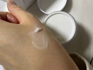 플레라디 에델바이스 인리치드 머랭 크림 — 4.5점을 준 리뷰어가 2021년 4월 올린 사용 사진