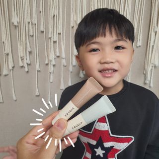 [후르디아] 올리브영 착한보습 비건 립버터 2종 — 5점을 준 리뷰어가 2021년 10월 올린 사용 사진