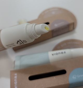 [후르디아] 올리브영 착한보습 비건 립버터 2종 — 4점을 준 리뷰어가 2022년 11월 올린 사용 사진