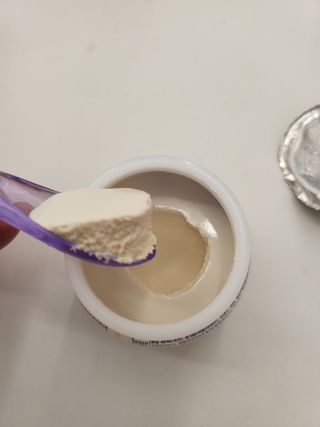 매일바이오 그릭요거트 오리지널 플레인 4개, 로스터리 커피믹스 4개 — 5점을 준 리뷰어가 2021년 12월 올린 사용 사진