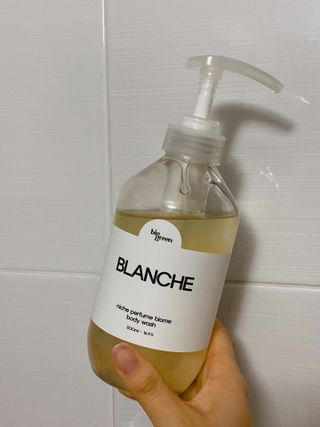 빅그린 니치 퍼퓸 바이옴바디워시 500ml(상탈, 블랙베리&베이, 블랑쉐 3종 중 택1) — 4점을 준 리뷰어가 2022년 8월 올린 사용 사진