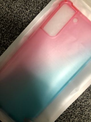 뮤즈캔 갤럭시S21 시리즈 그라데이션 탱크방탄 케이스 — 5점을 준 리뷰어가 2021년 2월 올린 사용 사진