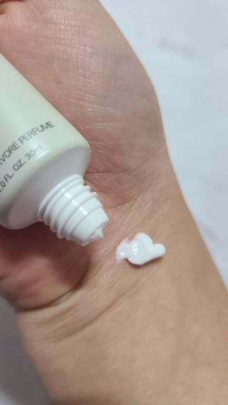 러브모아 향수 고체향수 승무원 고체향수 바르는 향수 니치향수 도손 우드세이지 앤 씨솔트 — 5점을 준 리뷰어가 2022년 9월 올린 사용 사진