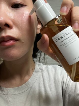 스킨1004 [SKIN1004] 마다가스카르 센텔라 라이트 클렌징 오일 200ml — 5점을 준 리뷰어가 2024년 8월 올린 사용 사진