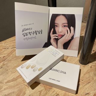 데싱디바 글레이즈 젤네일 스노쿨링 네일_5종 중 택 1 — 3.5점을 준 리뷰어가 2021년 8월 올린 사용 사진