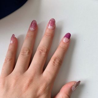 [네일가게] 햇빛에 닿으면 색이 변하는 신기한 햇살 반전 네일스티커_B — 5점을 준 리뷰어가 2021년 8월 올린 사용 사진