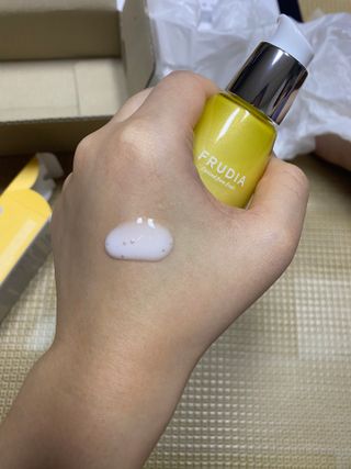 [후르디아] 미백 기능성 감귤 브라이트닝 세럼 — 5점을 준 리뷰어가 2022년 5월 올린 사용 사진