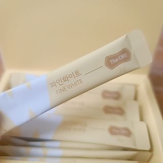 디오르 파인화이트 & 버닝레드 — 5점을 준 리뷰어가 2022년 1월 올린 사용 사진