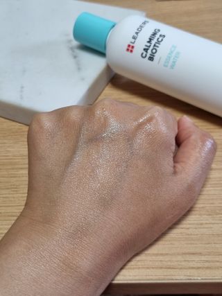 리더스코스메틱 리더스 카밍 바이오틱스 에센스 워터 — 5점을 준 리뷰어가 2022년 5월 올린 사용 사진