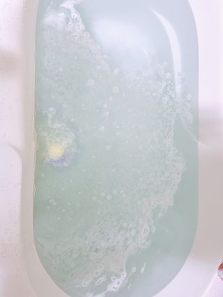 소담스퀘어 상암 Evreryday Bath Bomb Day7(에브리데이 배쓰밤 데이7) / 7종 중 2종 랜덤발송 — 5점을 준 리뷰어가 2022년 11월 올린 사용 사진