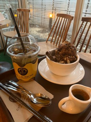 카페 더달달 [더달달 역삼점] 빙수 or 와플 or 팬케이크 택1 + 쇼콜라 택1 + 음료2 — 5점을 준 리뷰어가 2021년 3월 올린 사용 사진