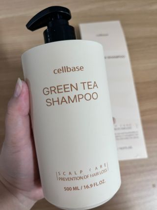 프리마인 더이상 뻣뻣하고 효과없는 탈모샴푸는 NO. 근본부터 케어하는 셀베이스 그린티샴푸(500ml) — 5점을 준 리뷰어가 2023년 3월 올린 사용 사진