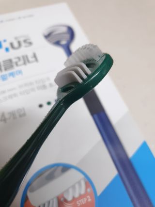 크리오 클리어스 혀백태제거 구취관리 혀클리너 — 5점을 준 리뷰어가 2021년 3월 올린 사용 사진