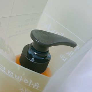 방방곳곳 편림초 마이크로바이옴 샴푸 — 2.5점을 준 리뷰어가 2022년 3월 올린 사용 사진