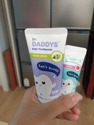닥터데디스 안심저불소 키즈치약 (라즈베리, 청포도향 중 택 1) 60g +  여행용 미니 치약 15g — 5점을 준 리뷰어가 2022년 7월 올린 사용 사진
