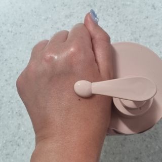 벨먼 내추럴 스파 머드레티놀 바디워시(그린로즈, 미드나잇 피오니) — 5점을 준 리뷰어가 2022년 6월 올린 사용 사진