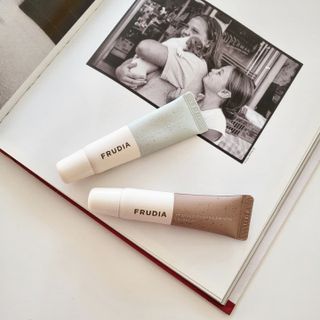 [후르디아] 올리브영 착한보습 비건 립버터 2종 — 5점을 준 리뷰어가 2021년 10월 올린 사용 사진