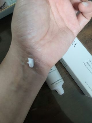 러브모아 향수 고체향수 승무원 고체향수 바르는 향수 니치향수 도손 우드세이지 앤 씨솔트 — 4점을 준 리뷰어가 2022년 10월 올린 사용 사진
