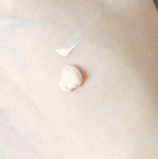바르셀 톤업선크림 미백 메이크업베이스 CC크림 인텐시브 씨씨 젠 30ml — 5점을 준 리뷰어가 2021년 11월 올린 사용 사진