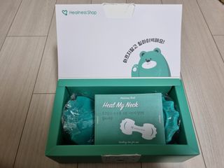 힐니스북 [힐마이넥]   거북목 통증완화를 위한 휴대용 목 안마기 — 4점을 준 리뷰어가 2022년 12월 올린 사용 사진