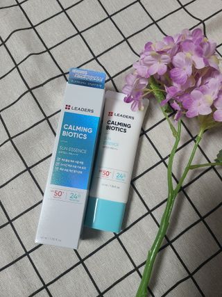 리더스코스메틱 리더스 카밍 바이오틱스 선 에센스 SPF 50+ PA++++ — 5점을 준 리뷰어가 2022년 6월 올린 사용 사진