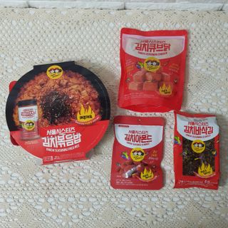 [서울시스터즈] CU 김치 4총사 세트-김치볶음밥, 김치큐브닭, 김치바삭김, 김치아몬드 — 5점을 준 리뷰어가 2021년 11월 올린 사용 사진