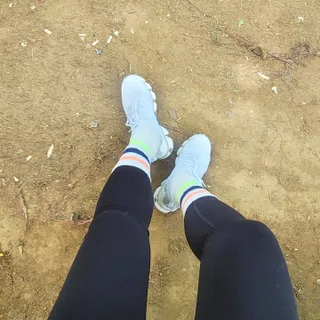사이즈가 있는 양말 필로이 운동하기 좋은 날!_스포츠 크루 양말 4족 세트_남여 각각 (S,M,L)_컬러 랜덤 발송 — 5점을 준 리뷰어가 2022년 5월 올린 사용 사진