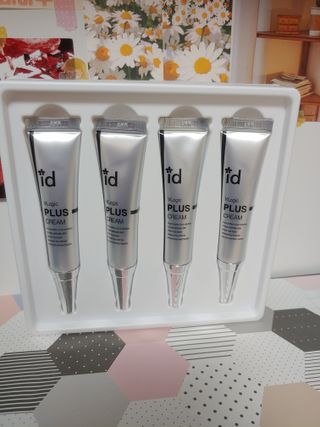 아이디플라코스메틱 아이디 브이로직 플러스 크림 15ml X 4EA — 4점을 준 리뷰어가 2022년 2월 올린 사용 사진