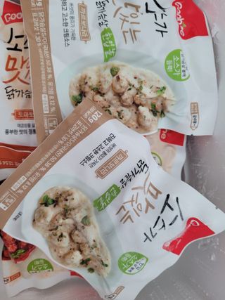 굽네몰 [굽네] 소스가 맛있는 닭가슴살 한입 볼 2종 8팩 — 5점을 준 리뷰어가 2021년 3월 올린 사용 사진