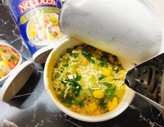 NISSIN 닛신 컵누들  4종 - 씨푸드오리지날, 씨푸드 스파이시, 씨푸드 커리, 씨푸드 XO소스 — 5점을 준 리뷰어가 2022년 3월 올린 사용 사진