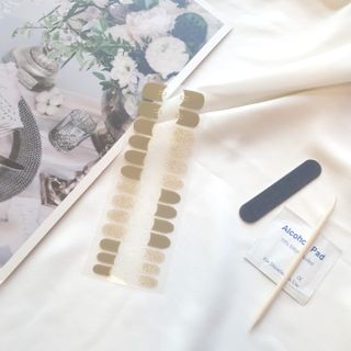[네일가게] 햇빛에 닿으면 색이 변하는 신기한 햇살 반전 네일스티커_B — 4점을 준 리뷰어가 2021년 8월 올린 사용 사진