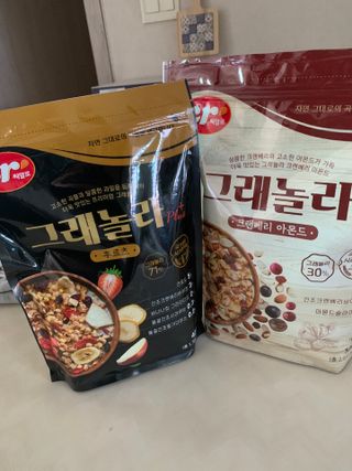 씨알푸드 씨알로 그래놀라 2종 후르츠+크랜베리 아몬드 — 5점을 준 리뷰어가 2022년 7월 올린 사용 사진