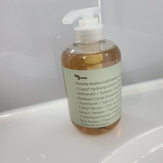 빅그린 안티 헤어로스 탈모 시카 바이옴 샴푸 500ml (중건성두피용) — 4.5점을 준 리뷰어가 2022년 7월 올린 사용 사진