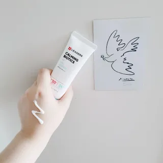 리더스코스메틱 리더스 카밍 바이오틱스 선 에센스 SPF 50+ PA++++ — 3.5점을 준 리뷰어가 2022년 6월 올린 사용 사진