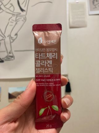 자연에온 가득담은 몽모랑시 타트체리 콜라겐 젤리스틱 — 5점을 준 리뷰어가 2021년 1월 올린 사용 사진