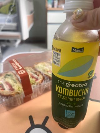 더그레잇티 콤부차 [매일유업] 더그레잇티 44kcal 콤부차 300ml *12개입 (오리지널 6개+베리리치 6개) — 4.5점을 준 리뷰어가 2023년 8월 올린 사용 사진