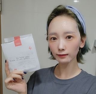 쿠피 피디알엔 연어 더마 페이셜 마스크 — 5점을 준 리뷰어가 2021년 11월 올린 사용 사진
