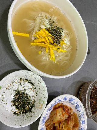[한면원] 잔치국수 2인분 — 3.5점을 준 리뷰어가 2023년 3월 올린 사용 사진