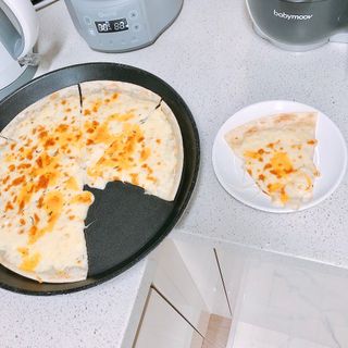 [푸딩팩토리] 10인치 씬피자 3종 택2_베샤멜 고르곤졸라/불고기/고르곤졸라 — 5점을 준 리뷰어가 2022년 5월 올린 사용 사진