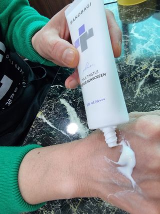 바노바기 코스메틱 바노바기 밀크씨슬 리페어 시카 선스크린 플러스 50ml — 5점을 준 리뷰어가 2023년 3월 올린 사용 사진
