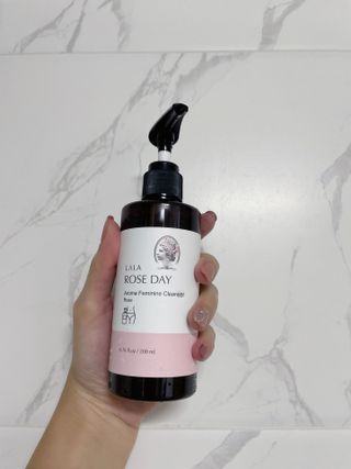 라라로즈데이 시즌2 여성청결제 200ml 아로마 페미민 클렌저, 독일더마인증 — 4.5점을 준 리뷰어가 2021년 8월 올린 사용 사진