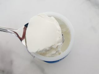 매일바이오 그릭요거트 오리지널 플레인 4개, 로스터리 커피믹스 4개 — 5점을 준 리뷰어가 2021년 12월 올린 사용 사진