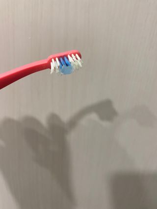닥터데디스 안심저불소 키즈치약 (라즈베리, 청포도향 중 택 1) 60g +  여행용 미니 치약 15g — 5점을 준 리뷰어가 2022년 8월 올린 사용 사진