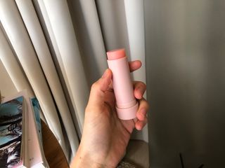 바르는뷰티 데생멀티밤 식물유래성분 97 저분자콜라겐 피부수분 미백 주름개선 멀티밤스틱 — 5점을 준 리뷰어가 2021년 11월 올린 사용 사진