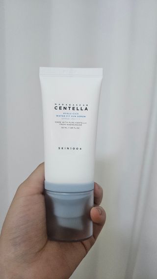 [스킨1004] 마다가스카르 센텔라 히알루-시카 워터핏 선세럼 50ml — 5점을 준 리뷰어가 2024년 5월 올린 사용 사진
