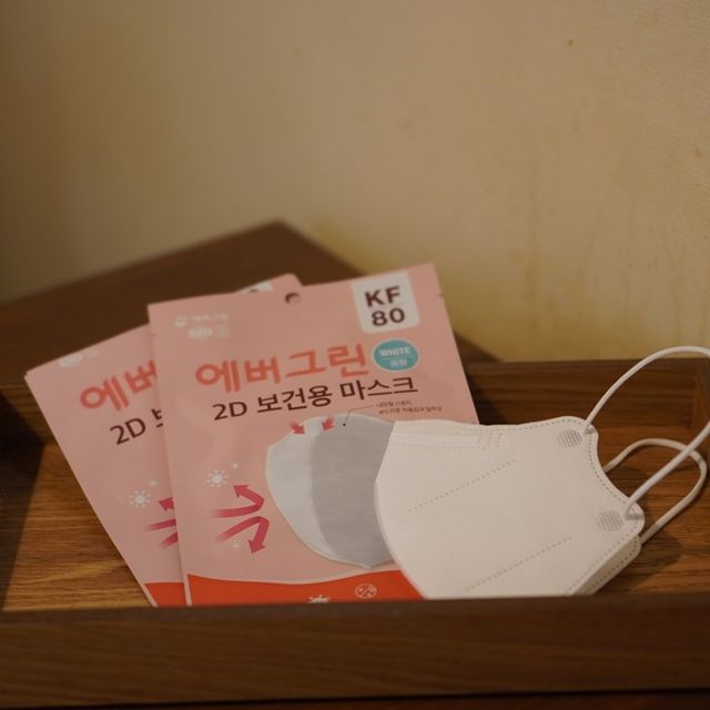 [에버그린] 2D 새부리형 KF80 중형 화이트 25매 리뷰 사진