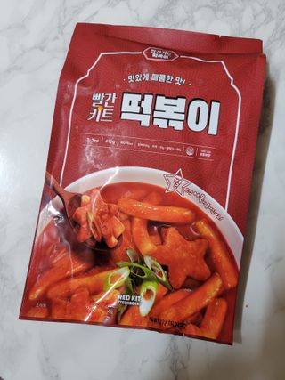 빨간키트 떡볶이 밀키트 2~3인분 매운맛 국물 떡볶이 만들기 쉬운 황금 레시피 분말 소스로 간편한 요리 — 3점을 준 리뷰어가 2021년 10월 올린 사용 사진